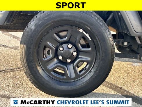 Used 2021 Jeep Gladiator Sport image 18