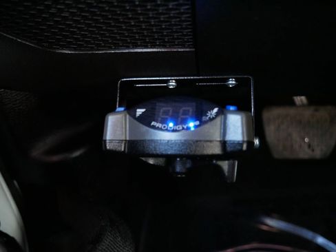 Used 2018 Jeep Wrangler Unlimited Sahara image 18