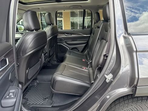 Used 2023 Jeep Grand Cherokee Limited w/ Luxury Tech Group II RWD image 20