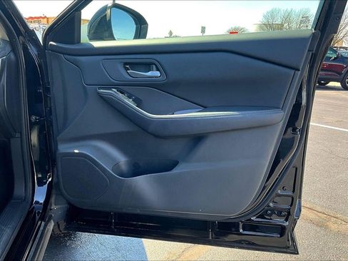 Used 2025 Nissan Rogue SV image 25