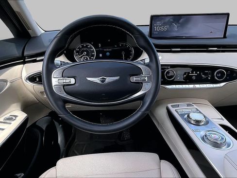 Used 2023 Genesis GV70 2.5T AWD/4WD image 5