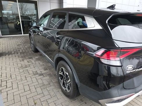 Used 2023 Kia Sportage LX image 2