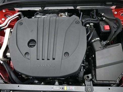 Used 2023 Volvo S60 B5 Plus image 34