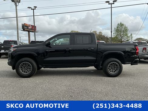 Used 2023 Chevrolet Colorado W/T image 2
