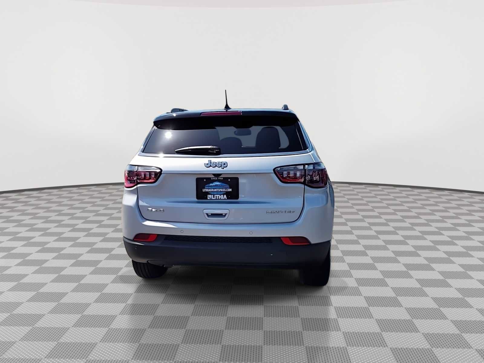 Used 2025 Jeep Compass Limited AWD/4WD image 7