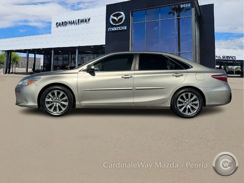 Used 2017 Toyota Camry XLE image 3