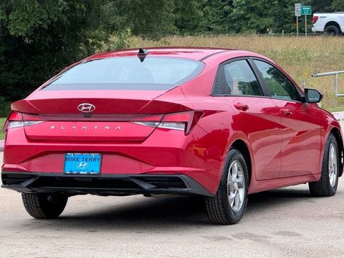 Used 2021 Hyundai Elantra SE FWD image 18