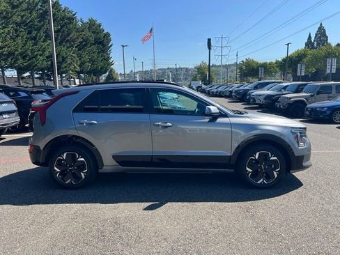 Certified 2023 Kia Niro Wind w/ Wind Preserve Package FWD image 6