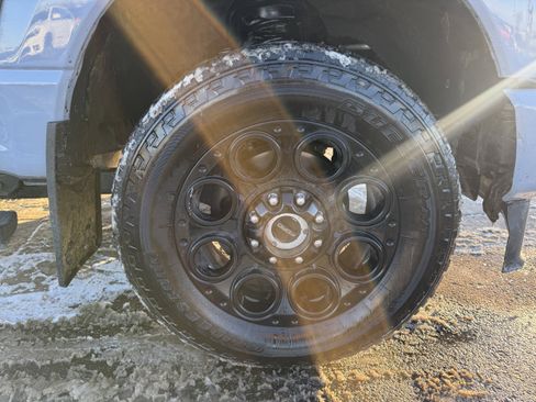 Used 2025 Ford F250 Lariat w/ Black Appearance Package image 31