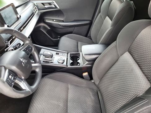 Used 2022 Mitsubishi Outlander ES image 19