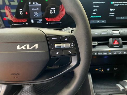 Used 2025 Kia K4 FWD image 31