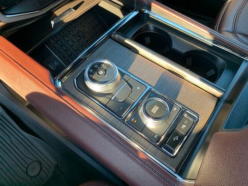 Used 2024 Ford Expedition Limited image 27