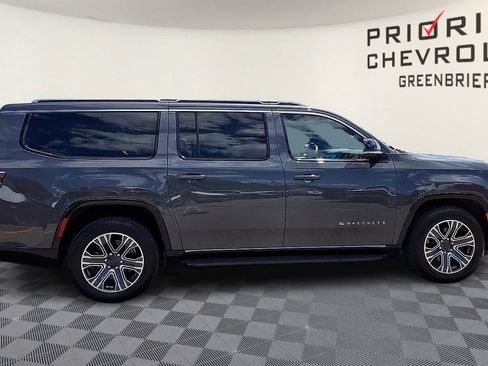Used 2024 Jeep Wagoneer L Series II w/ Flexible Seating Group AWD/4WD image 9