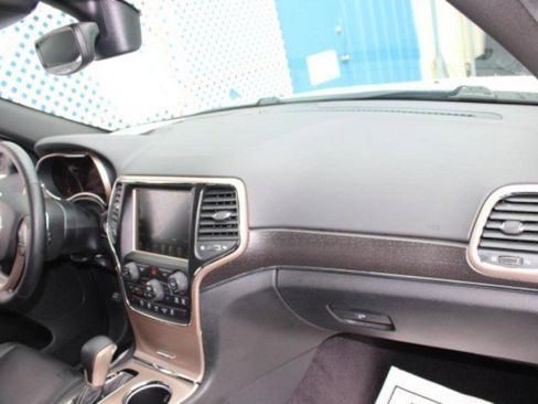 Used 2017 Jeep Grand Cherokee Limited image 13