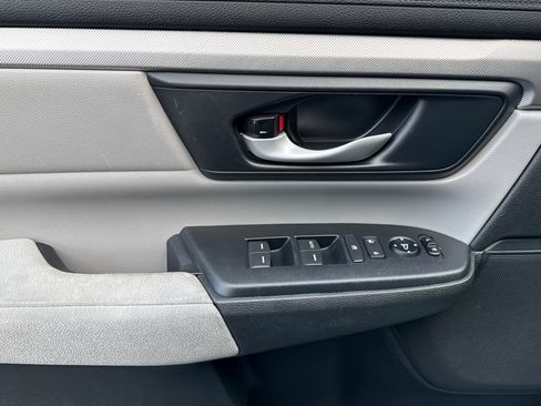 Used 2018 Honda CR-V LX image 11