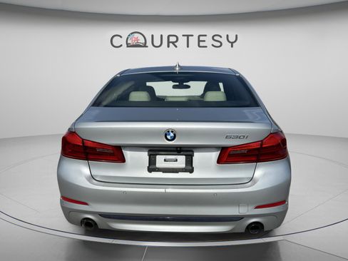 Used 2019 BMW 530i w/ Premium Package image 6