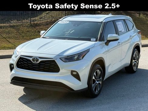 Used 2023 Toyota Highlander XLE FWD image 8