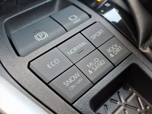 Used 2022 Toyota RAV4 LE image 41