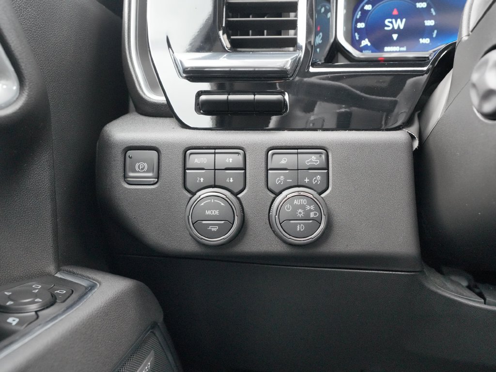Used 2025 Chevrolet Silverado 1500 LTZ AWD/4WD image 40