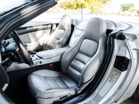 Used 2006 Chevrolet Corvette Convertible w/ Preferred Equipment Group image 2