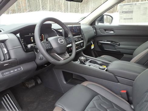 New 2026 Nissan Pathfinder Platinum w/ Cargo Package image 10