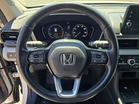 Used 2023 Honda Pilot Touring image 17