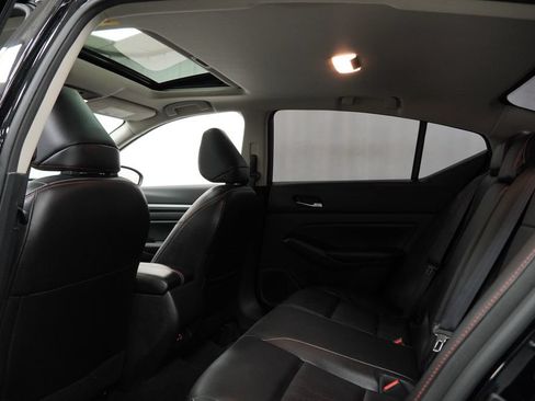 Used 2024 Nissan Altima 2.5 SR w/ SR Premium Package FWD image 12