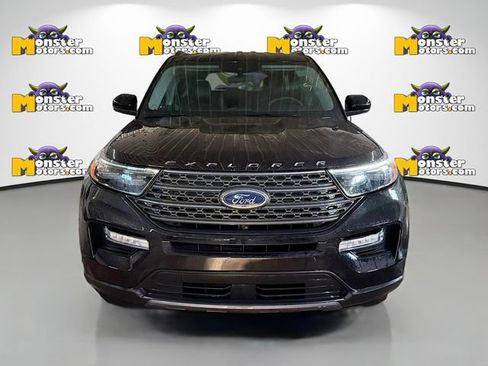 Used 2022 Ford Explorer XLT w/ Equipment Group 202A image 2