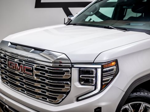 Used 2024 GMC Sierra 1500 Denali w/ Denali Reserve Package AWD/4WD image 23