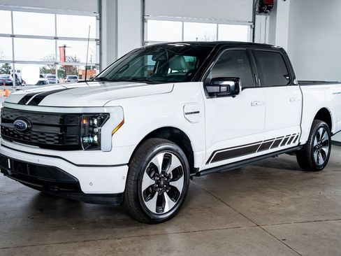 Used 2023 Ford F150 Lightning Platinum image 11