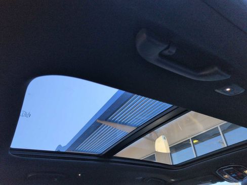 Used 2024 Jeep Grand Cherokee Overland w/ Luxury Tech Group IV image 22