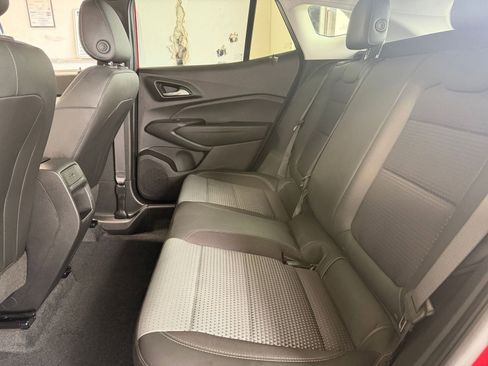 Used 2025 Chevrolet Trax LT image 23