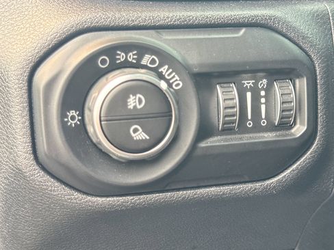 Used 2020 Jeep Gladiator Mojave w/ Cold Weather Group AWD/4WD image 16