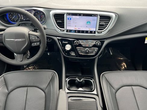 New 2026 Chrysler Pacifica Limited w/ Uconnect Theater Family Group image 10