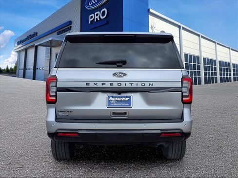 Used 2024 Ford Expedition Limited image 29