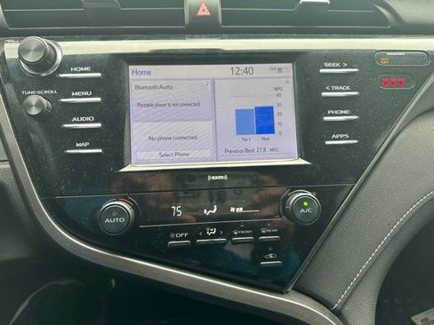 Used 2020 Toyota Camry SE image 14