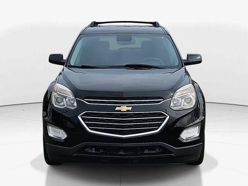 Used 2017 Chevrolet Equinox LT image 2