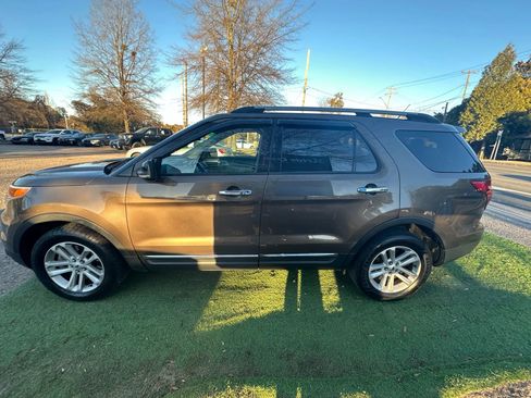 Used 2015 Ford Explorer XLT w/ Equipment Group 202A image 4