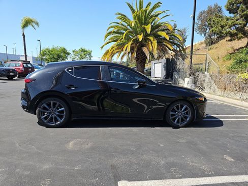 Used 2019 MAZDA MAZDA3 Hatchback w/ Preferred Package FWD image 8
