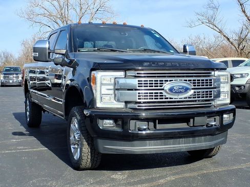 Used 2017 Ford F250 Platinum w/ Platinum Ultimate Package image 2