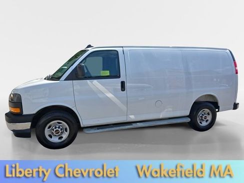 Used 2025 GMC Savana 2500 w/ Driver Convenience Package RWD image 4