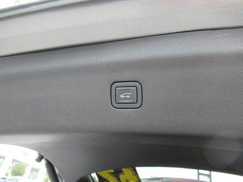 Used 2024 Buick Enclave Essence w/ Sport Touring Edition image 38