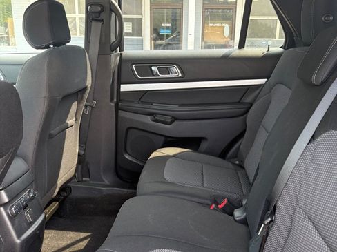 Used 2017 Ford Explorer XLT w/ Equipment Group 201A AWD/4WD image 11