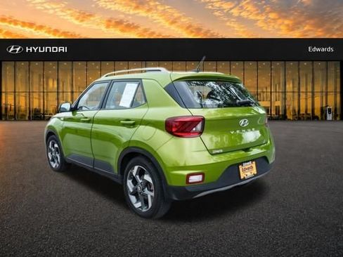 Used 2023 Hyundai Venue SEL FWD image 5