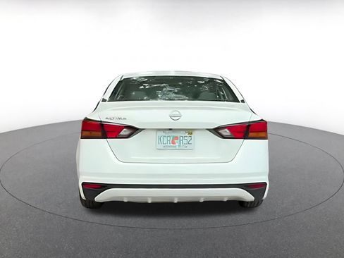 Used 2025 Nissan Altima 2.5 SV FWD image 10