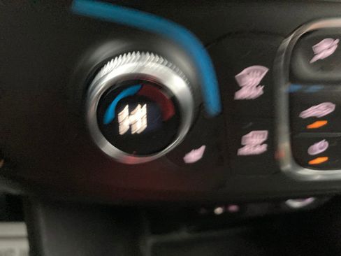 Used 2019 Chevrolet Traverse LT image 40