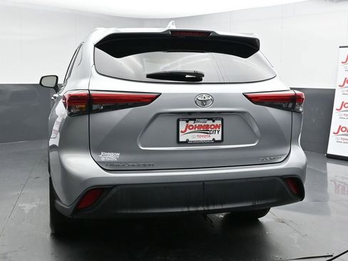 Used 2022 Toyota Highlander XLE image 7