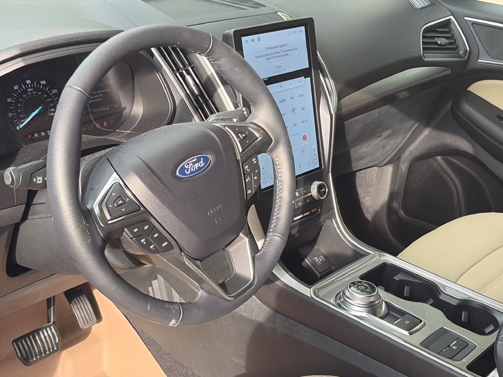 Used 2024 Ford Edge SEL w/ Convenience Package AWD/4WD image 6