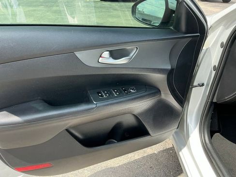 Used 2019 Kia Forte LXS FWD image 12