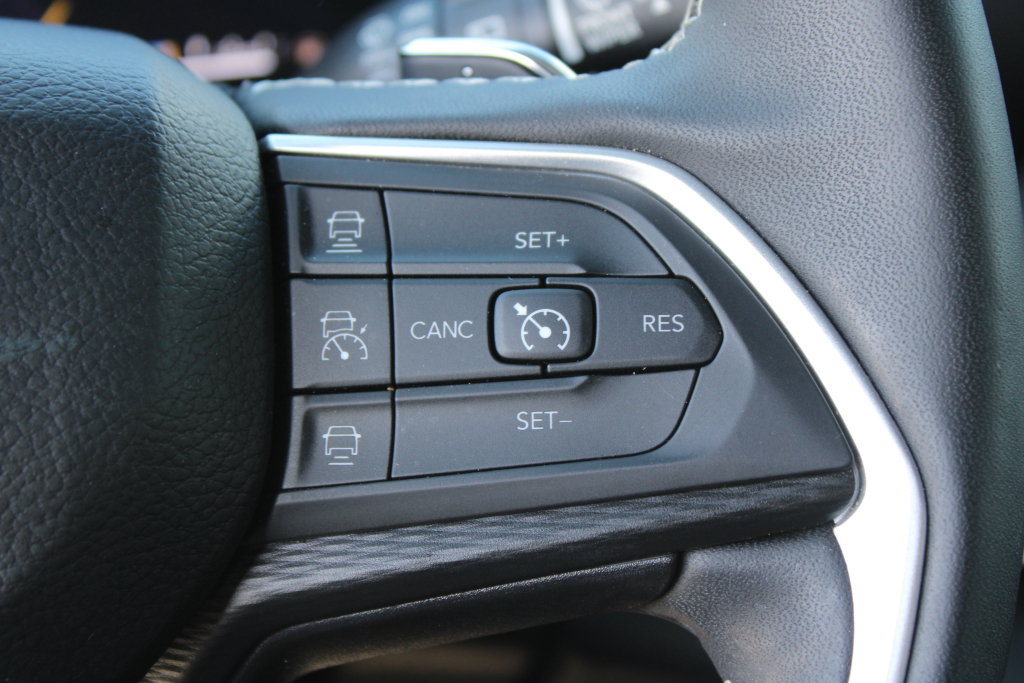 Used 2024 Jeep Grand Cherokee Altitude AWD/4WD image 25